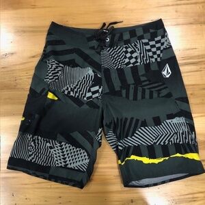 Volcom // Mens // Magu Boardshorts // Size 32 // 22" Length